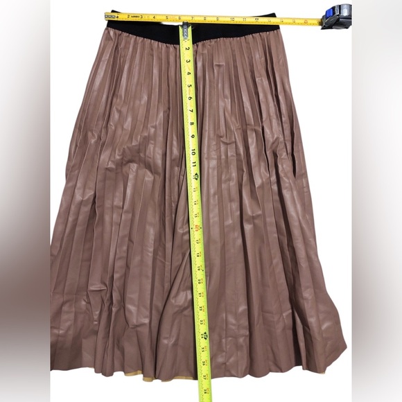 Calvin Klein cafe ole tan Faux Leather Pleated circular swing Skirt size small - Picture 8 of 8